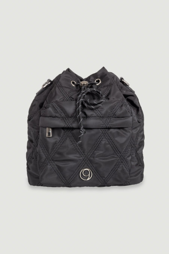 Czarna pikowana torebka typu worek