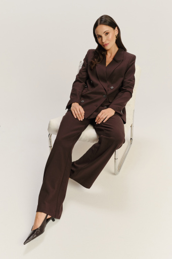Dwurzędowy żakiet w kolorze czekoladowego brązu 