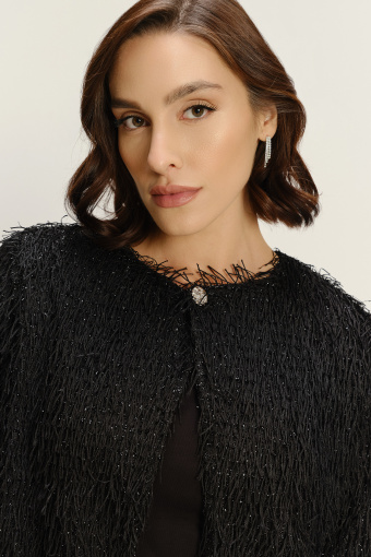 Czarny żakiet z efektownym wykończeniem