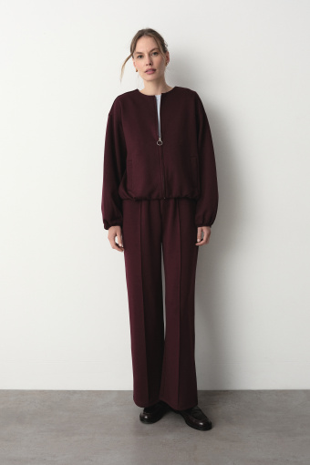Bordowa bluza typu bomber