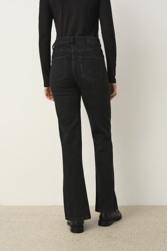 Uniwersalne czarne jeansy