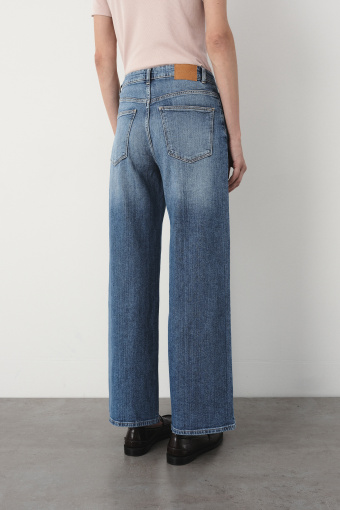 Niebieskie jeansy wide leg 
