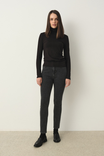 Ciemnoszare jeansy typu skinny