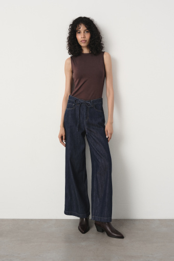 Ciemnogranatowe jeansy wide leg