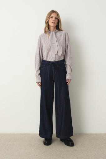 Ciemnogranatowe jeansy wide leg