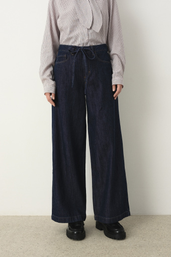 Ciemnogranatowe jeansy wide leg