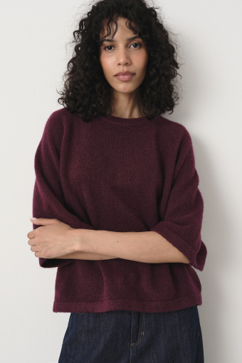 Bordowy sweter oversize