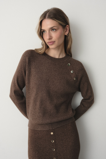 Dzianinowy sweter w kawowym odcieniu brązu