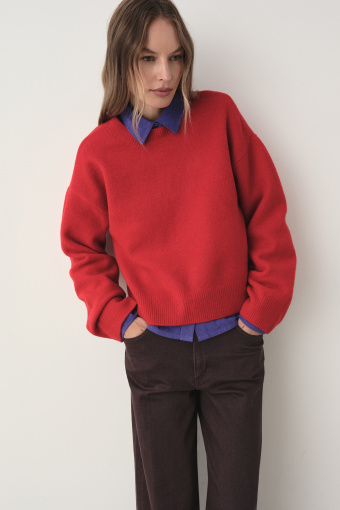 Efektowny czerwony sweter