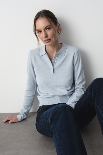 Sweter z kołnierzykiem w kolorze baby blue