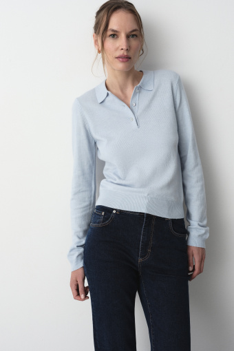 Sweter z kołnierzykiem w kolorze baby blue