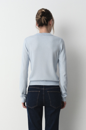 Sweter z kołnierzykiem w kolorze baby blue