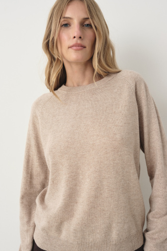 Uniwersalny jasnobeżowy sweter