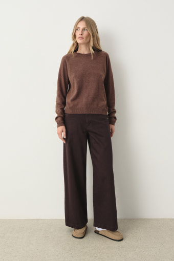 Uniwersalny brązowy sweter
