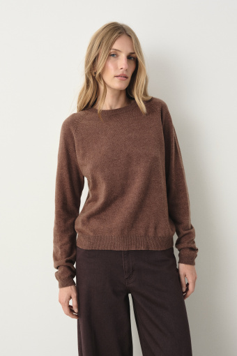 Uniwersalny brązowy sweter