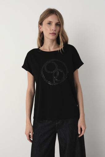Czarny t-shirt z grafiką z przodu