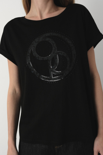 Czarny t-shirt z grafiką z przodu