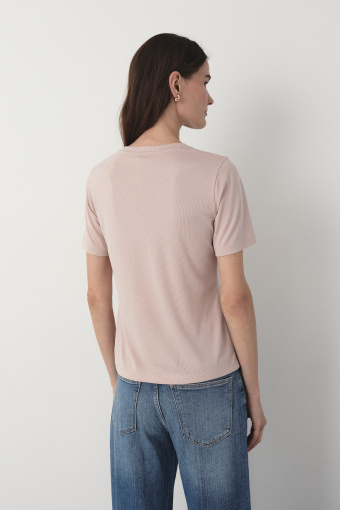 Różowy t-shirt z dekoltem w V