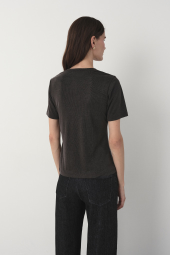 Szary t-shirt z dekoltem w V