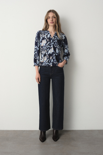 Casualowy top w błękitne kwiaty