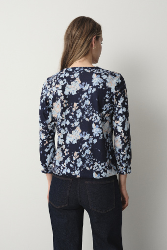 Casualowy top w błękitne kwiaty