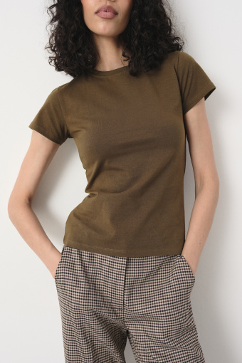 Basicowy t-shirt w oliwkowym kolorze