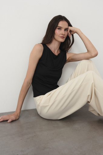 Elastyczny czarny top basic 