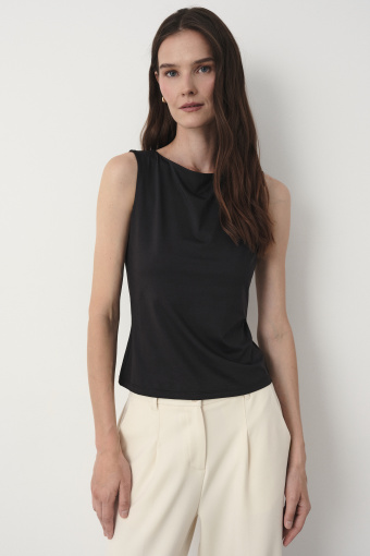 Elastyczny czarny top basic 
