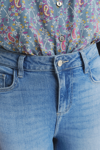 Jasnoniebieskie jeansy 7/8