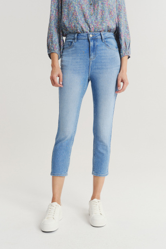 Jasnoniebieskie jeansy 7/8