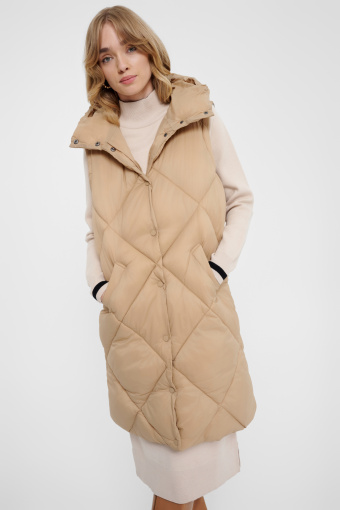 Efektowny bezrękawnik w karmelowym kolorze