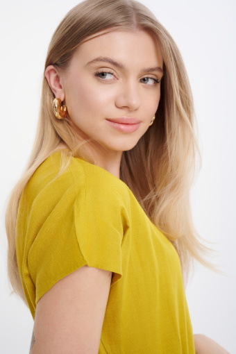 Cytrynowy kombinezon z dekoltem v-neck Cytrynowy kombinezon z dekoltem v-neck