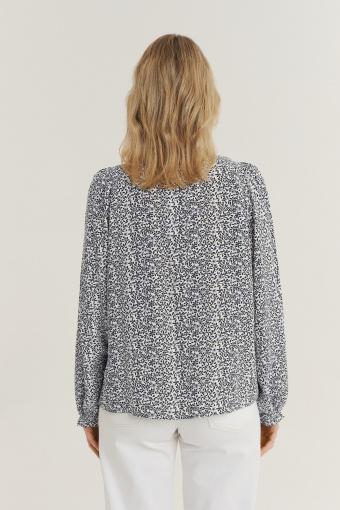 Kobieca bluzka z nadrukiem w drobne kwiaty