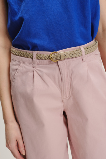 Kobiece różowe szorty o klasycznym kroju