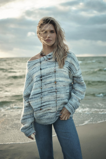 Komfortowy sweter w subtelne paski Komfortowy sweter w subtelne paski