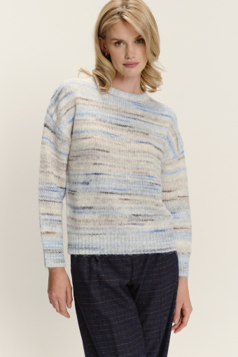 Komfortowy sweter w subtelne paski