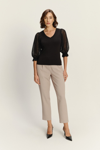 Efektowny top z bufiastymi rękawami i dekoltem w V