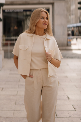 Kremowy kardigan z krótkim rękawem 