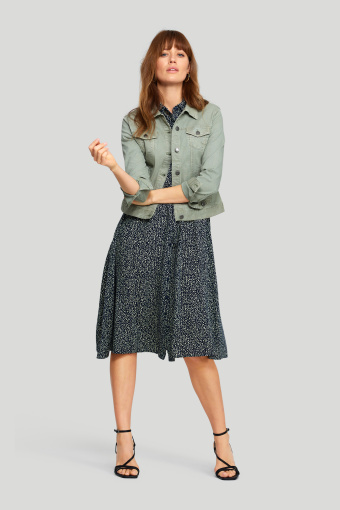 Klasyczna krótka kurtka z kołnierzykiem