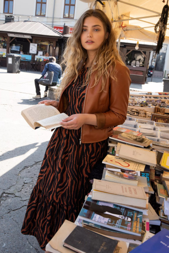 Krótki żakiet z ekologicznej skóry, jasny brąz