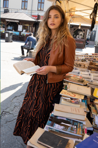 Krótki żakiet z ekologicznej skóry, jasny brąz