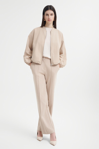 Beżowa kurtka typu bomberka  Beżowa kurtka typu bomberka