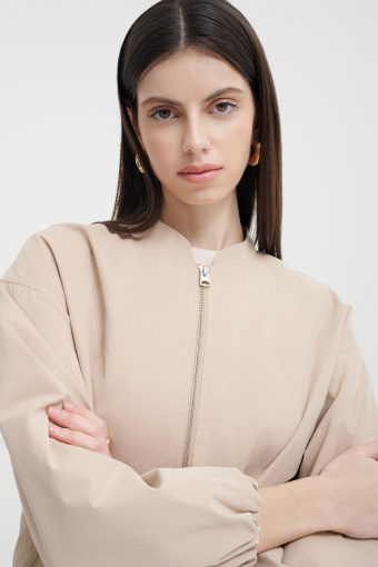 Beżowa kurtka typu bomberka  Beżowa kurtka typu bomberka