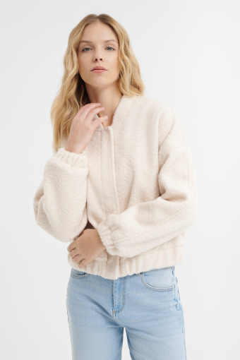 Krótka kurtka w kremowym kolorze