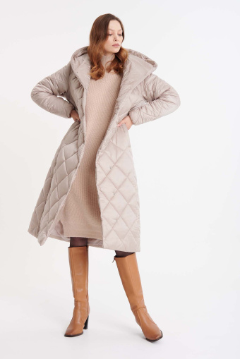 Pikowany płaszcz z kapturem Pikowany płaszcz z kapturem