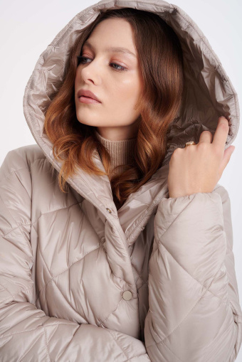 Pikowany płaszcz z kapturem Pikowany płaszcz z kapturem