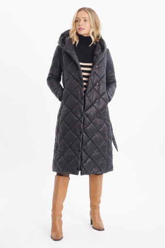 Pikowany płaszcz z kapturem