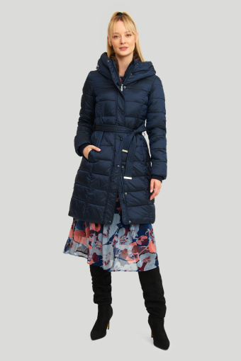 Granatowy płaszcz z wysoka podwójna stójką i chowanym kapturem