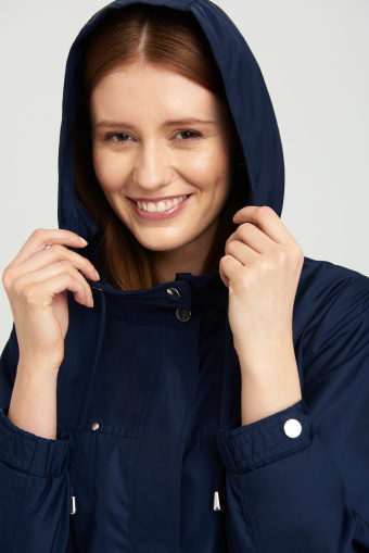 Granatowa kurtka parka z kapturem