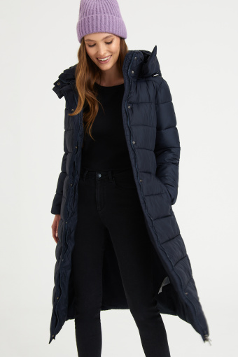 Pikowany płaszcz z kapturem w granatowym kolorze Pikowany płaszcz z kapturem w granatowym kolorze